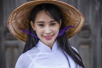 vietnamese women wear hats and dress in traditional - ベトナム　アオザイ ストックフォトと画像