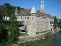 C:\Users\Owner\AppData\Local\Microsoft\Windows\INetCache\IE\21FVCR8J\Waidhofen_Ybbs.Rothschildschloss.Hauptgebäude_ybbsseitig[1].jpg
